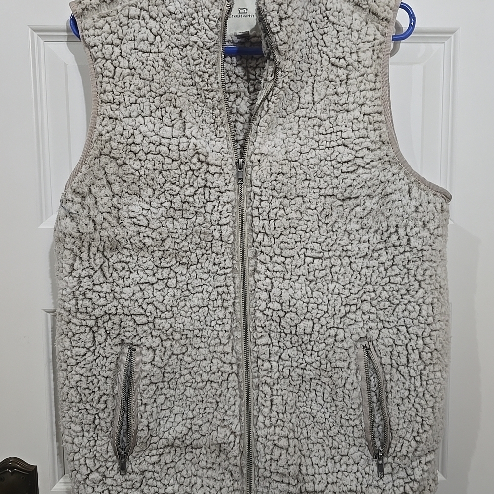Thread And Supply Cozy Sherpa Fleece Vest Size M